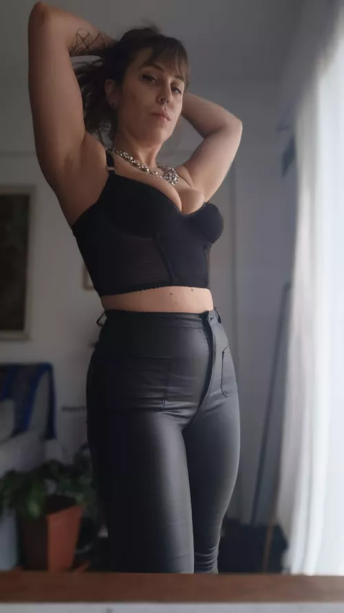 Come, kneel and smell