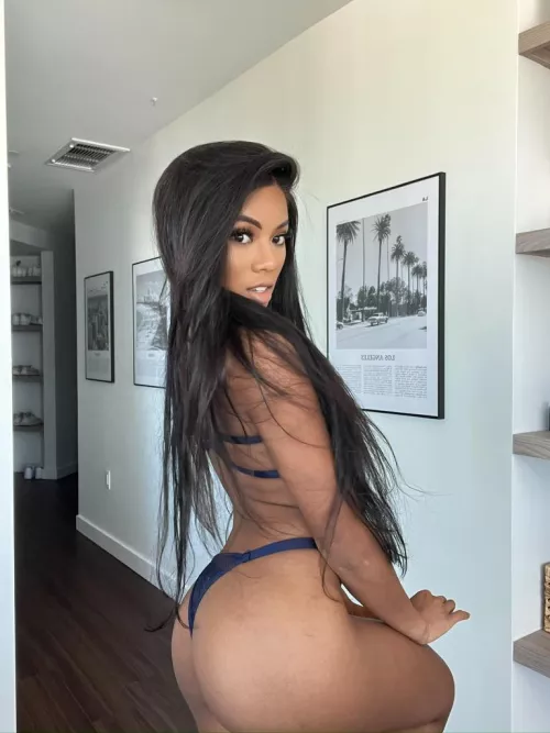 Come over here and smack it 🤭