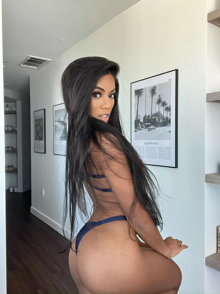 Come over here and smack it 🤭