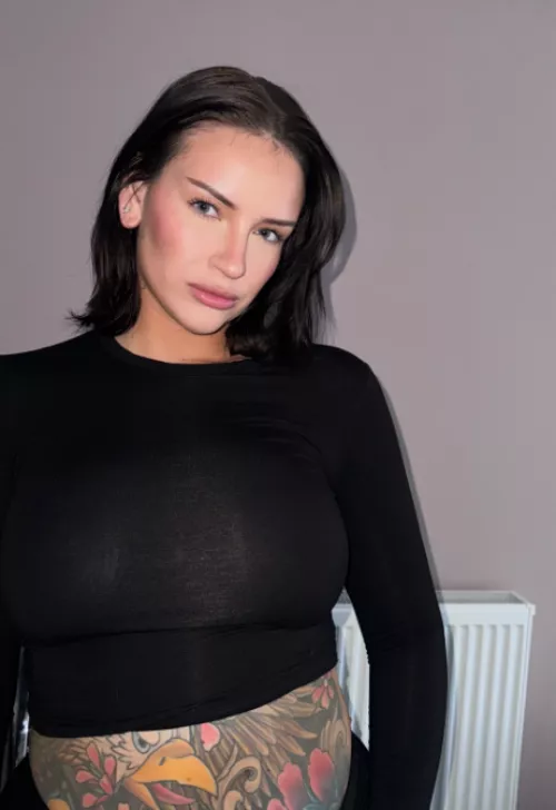 Don't look at the caption silly, look at me.