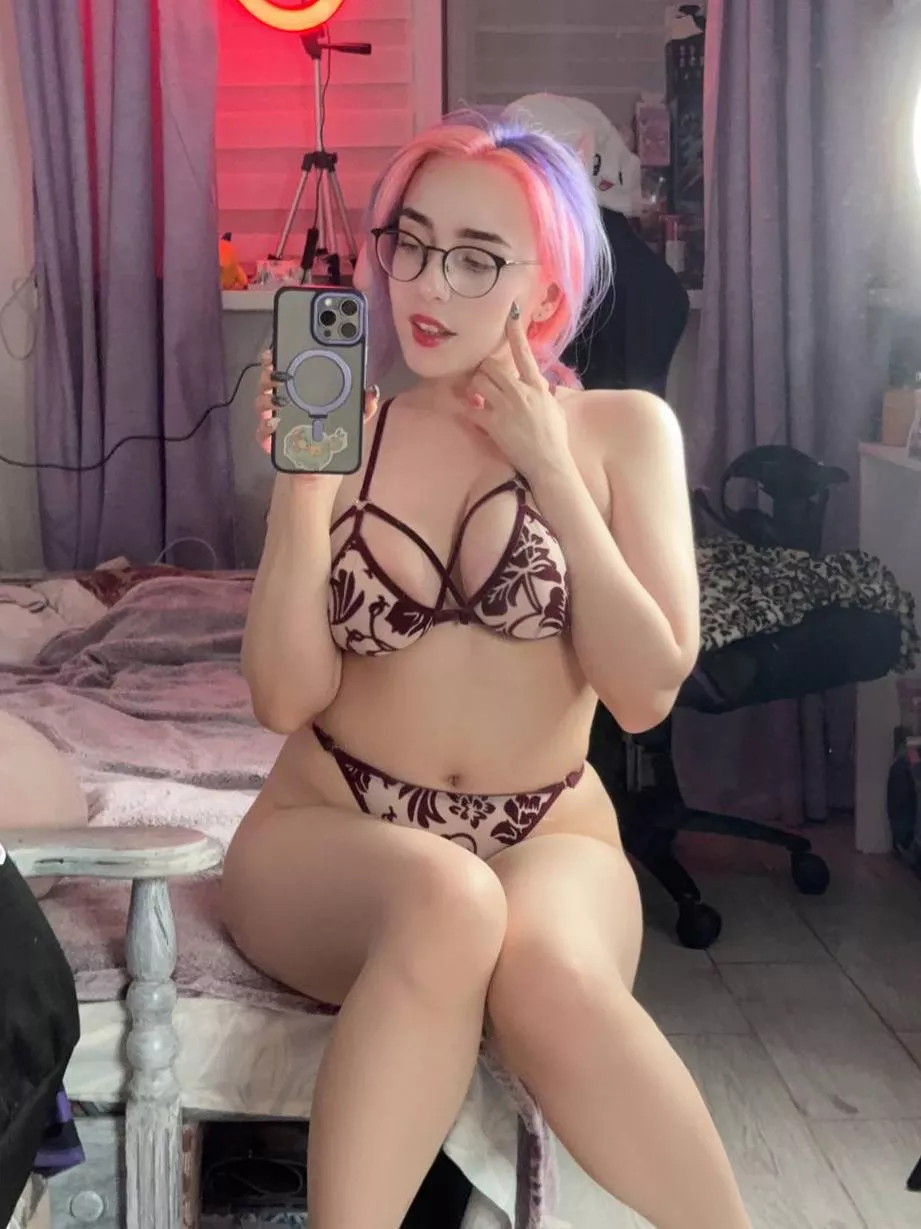 every man deserves a busty doll in their life
