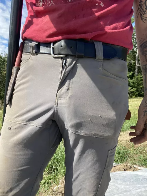 Farmer freeballin out in the field