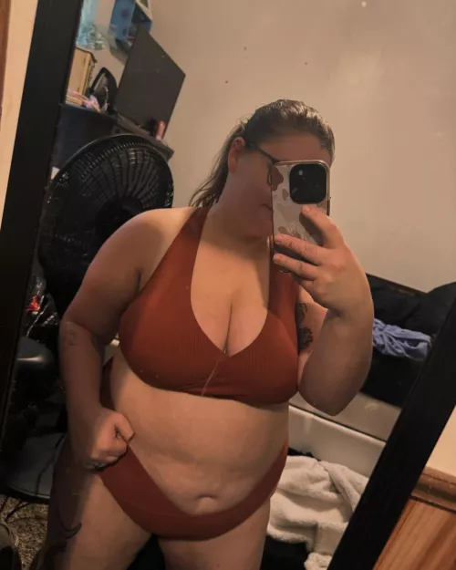 Hi I’m Rias and I’ll laugh at your dad jokes 💋