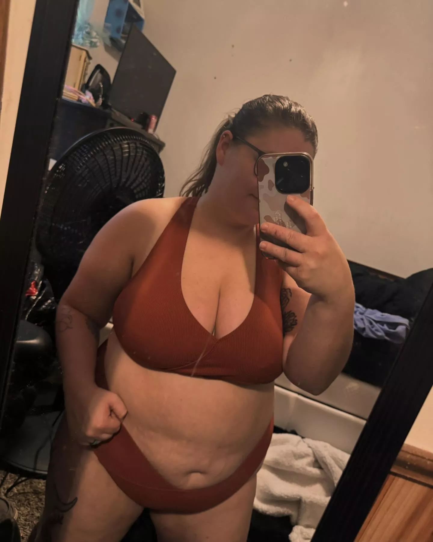 Hi I’m Rias and I’ll laugh at your dad jokes 💋