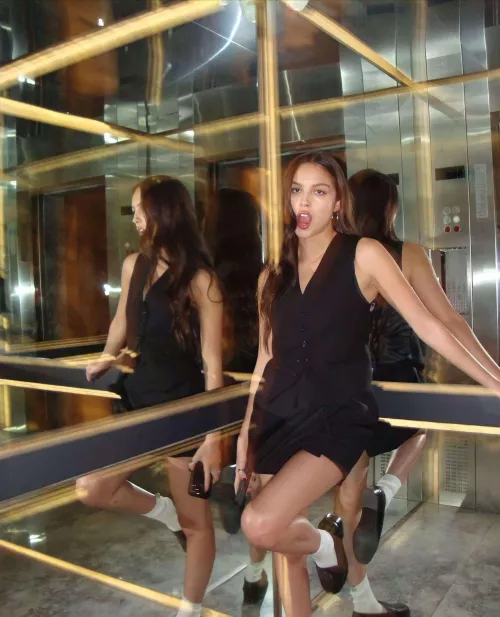 High and so horny right. now! Olivia Rodrigo makes me so weak! Please make me goon to her!