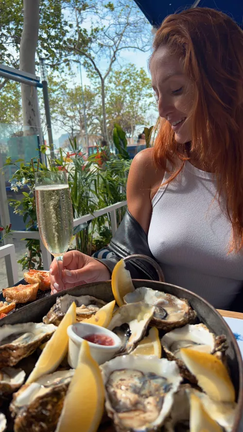 It is sometimes very difficult not to be distracted by the Red Fox pokies