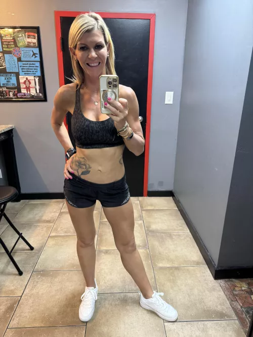 My gym outfit makes me look like a total slut and I love it