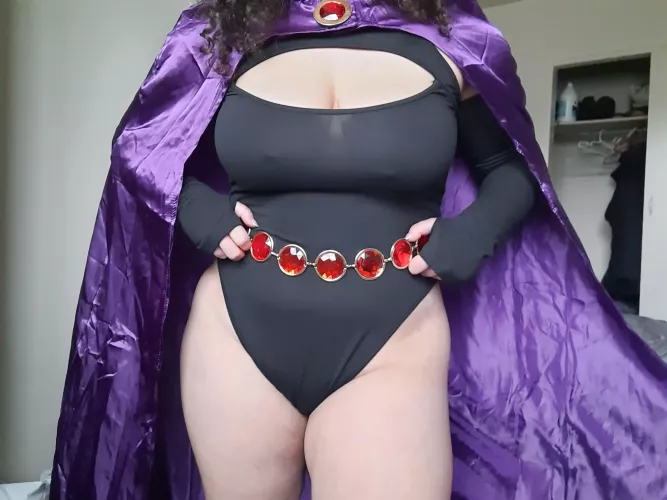 My take on a Raven cosplay (daphnethedryad)