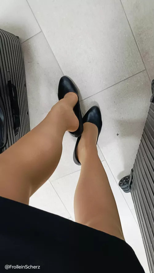 Off to work ✈️ Are you coming?