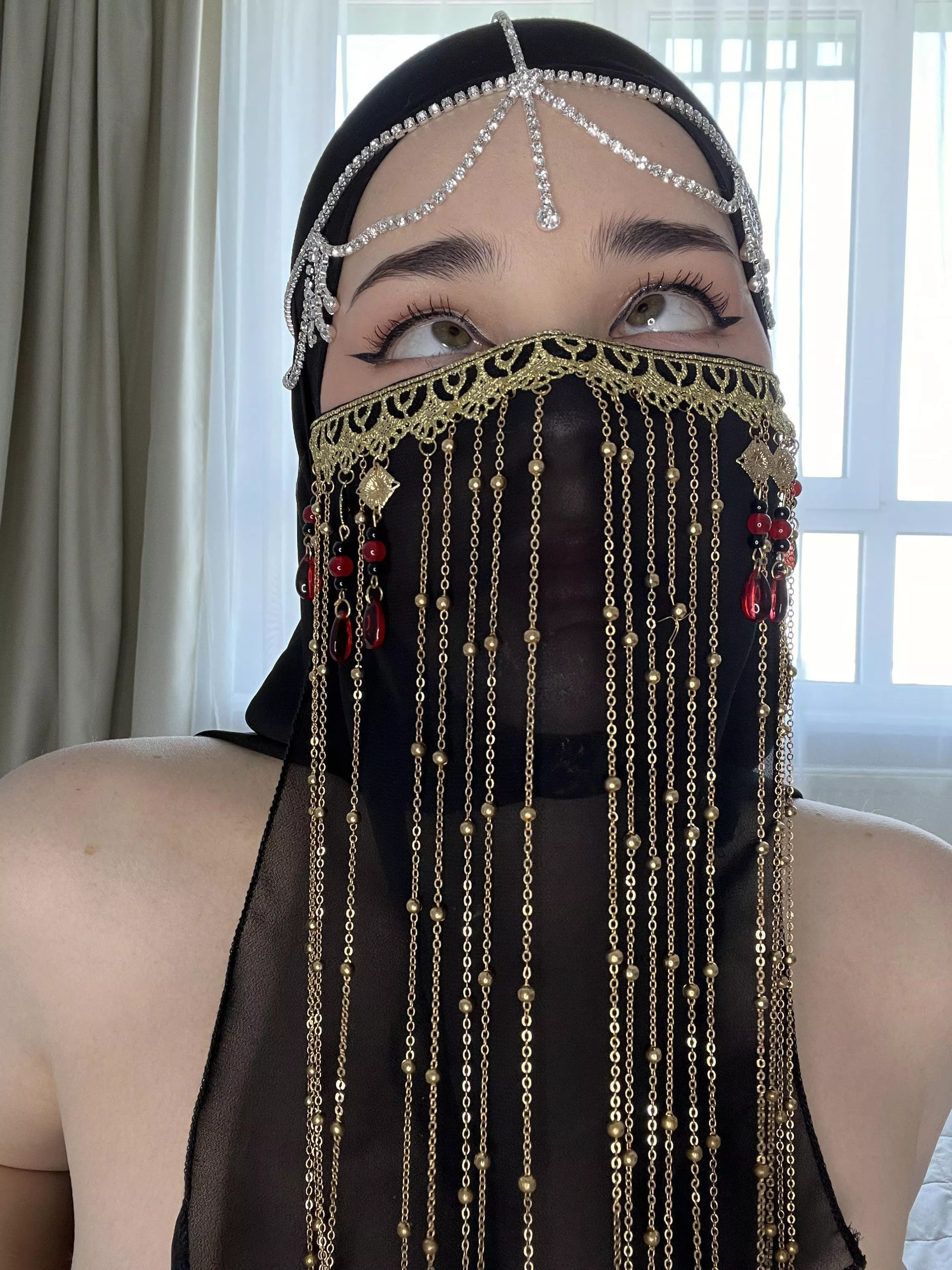 Oriental fairy tales, why are you making eyes at me