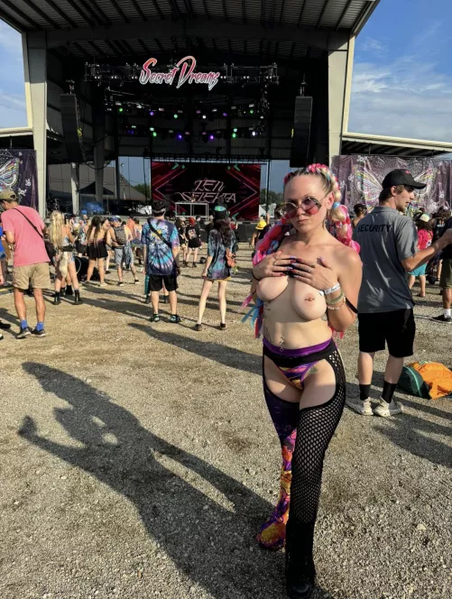 the security guard let me keep my tits out 