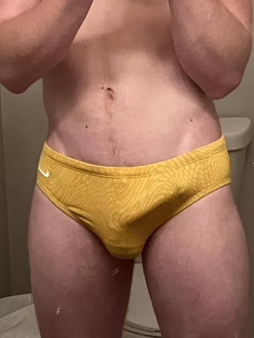 Uhh coach I’m thinking I should maybe go up a size? (20)