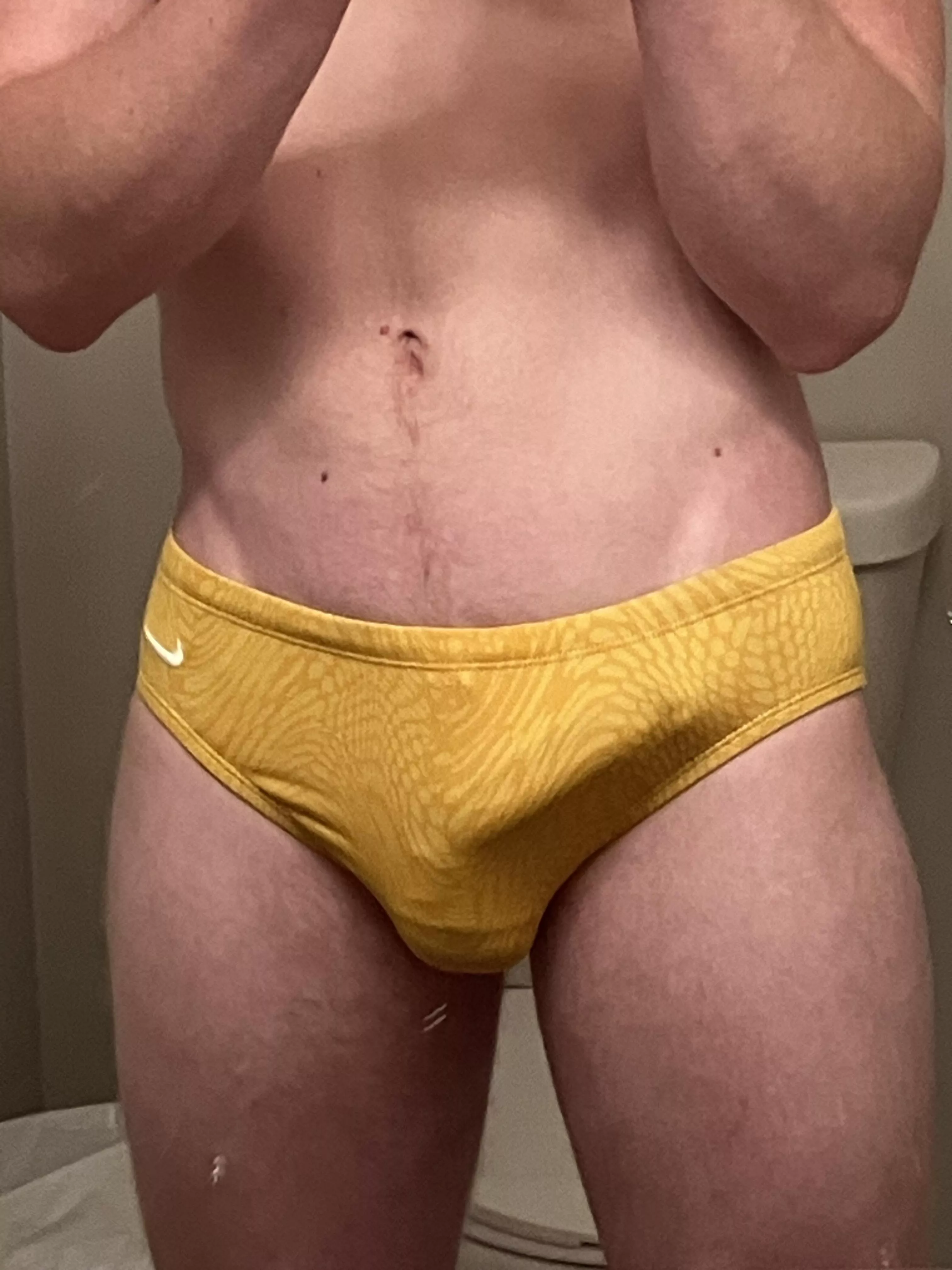 Uhh coach I’m thinking I should maybe go up a size? (20)