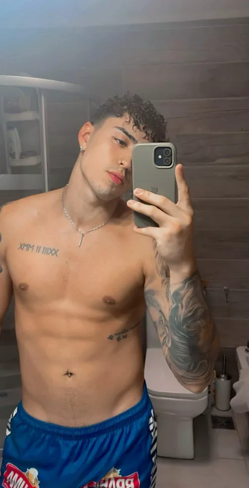 [23] can't keep your eyes off my bod, can you?