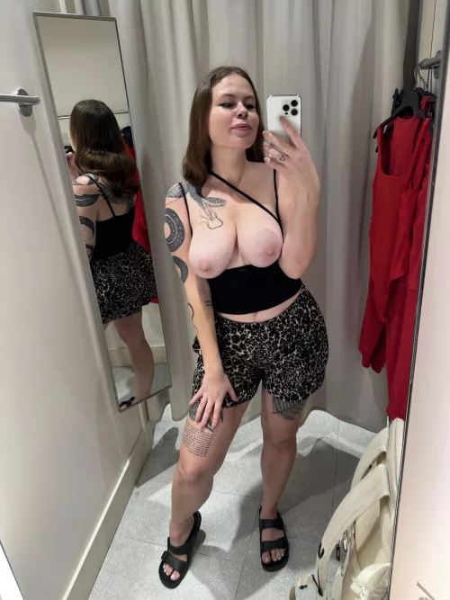 I like to show my tits