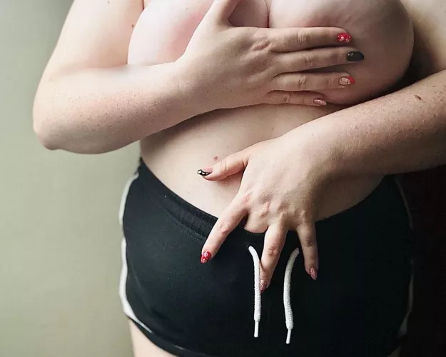 I’m new here…. Do you think I could stay? 🫣