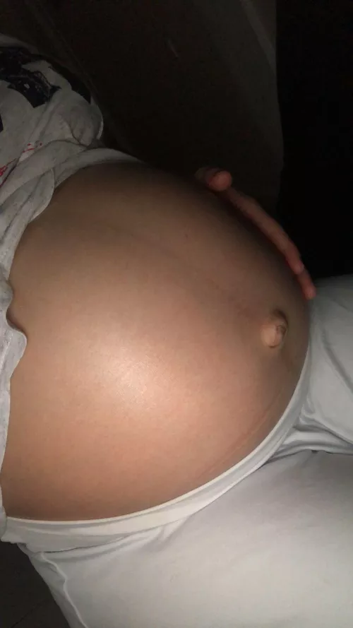 In my 39th week my sexy belly is about to explode good content and fetishes 😈