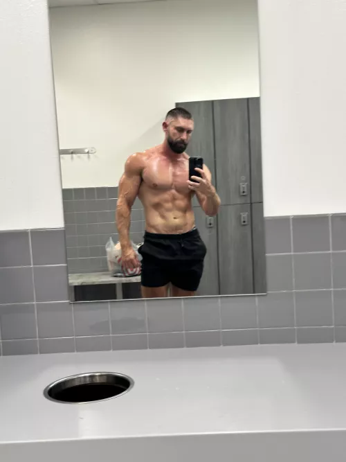 Meet me in the lockers 