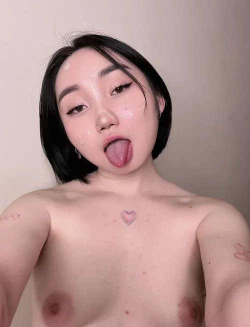 Natural tits caused a fountain of sperm