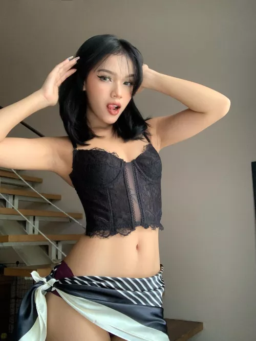 Smash or pass with a 5'11 and 190 lbs girl like me?