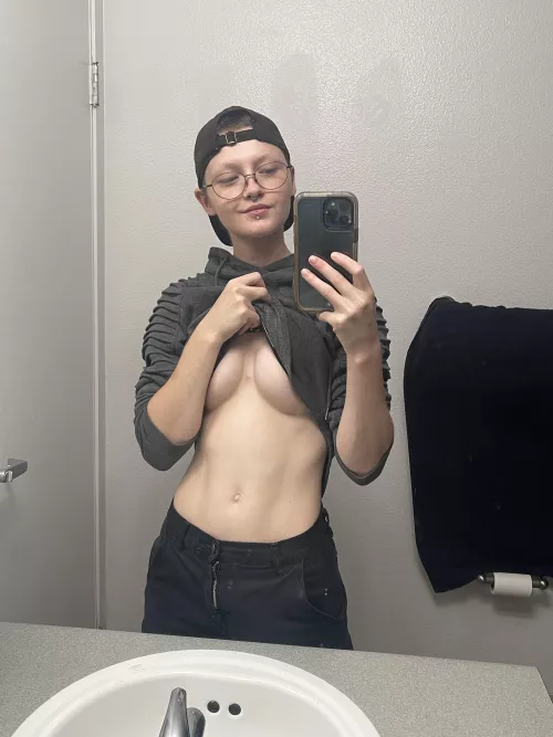 Someone told me you like boi tits and i really enjoy teasing you hehe😈