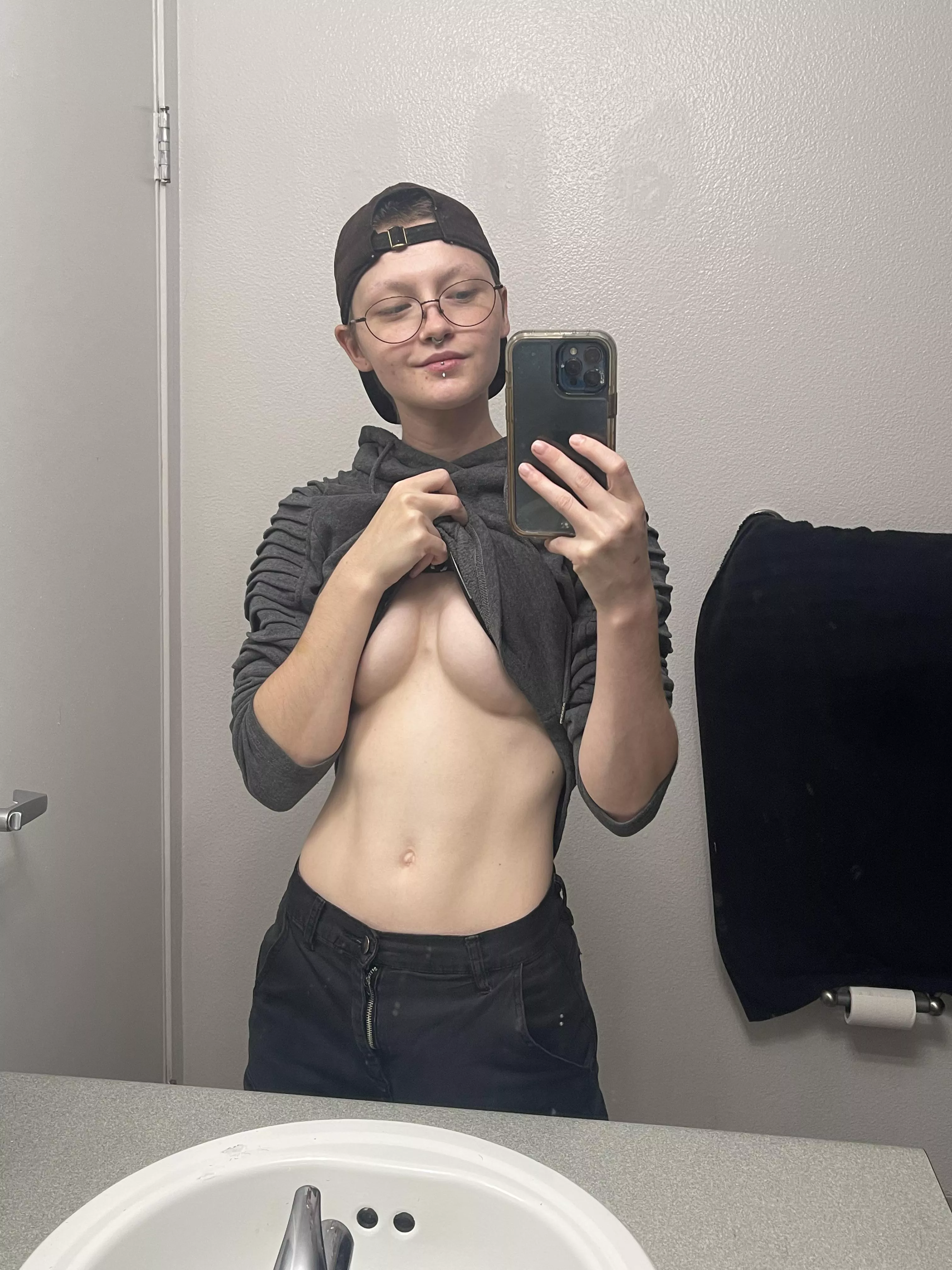 Someone told me you like boi tits and i really enjoy teasing you hehe😈