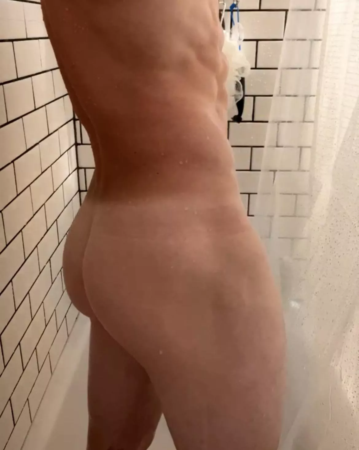 The work in the gym is starting to show up 😊