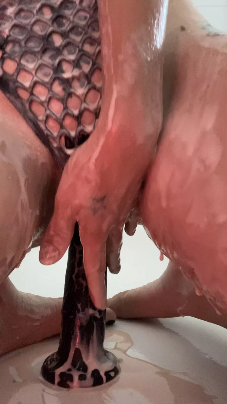 This pink slime felt soooo good on my thighs and against my asshole 