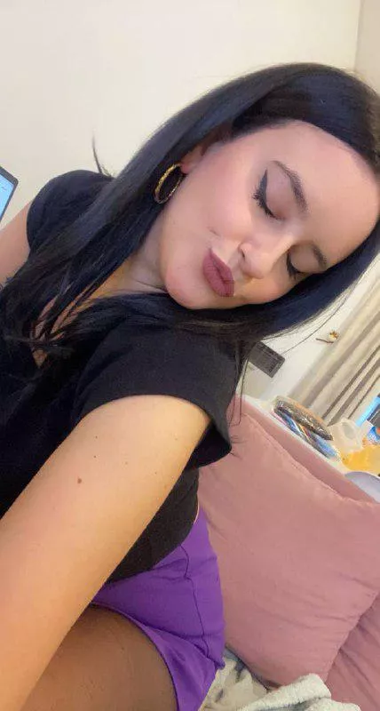 This slut wants to kiss you all over your body 