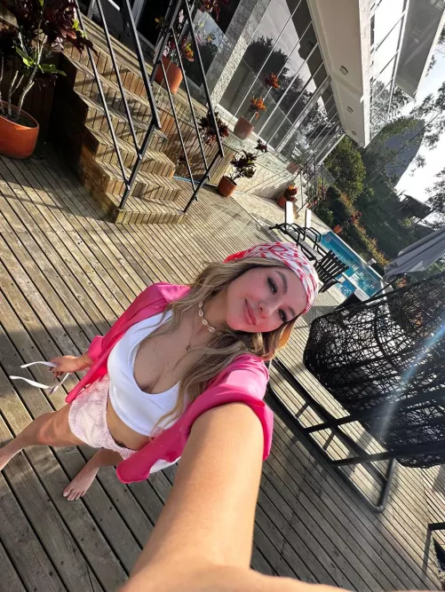 Am I the type of girl you'd love to hang-out with?