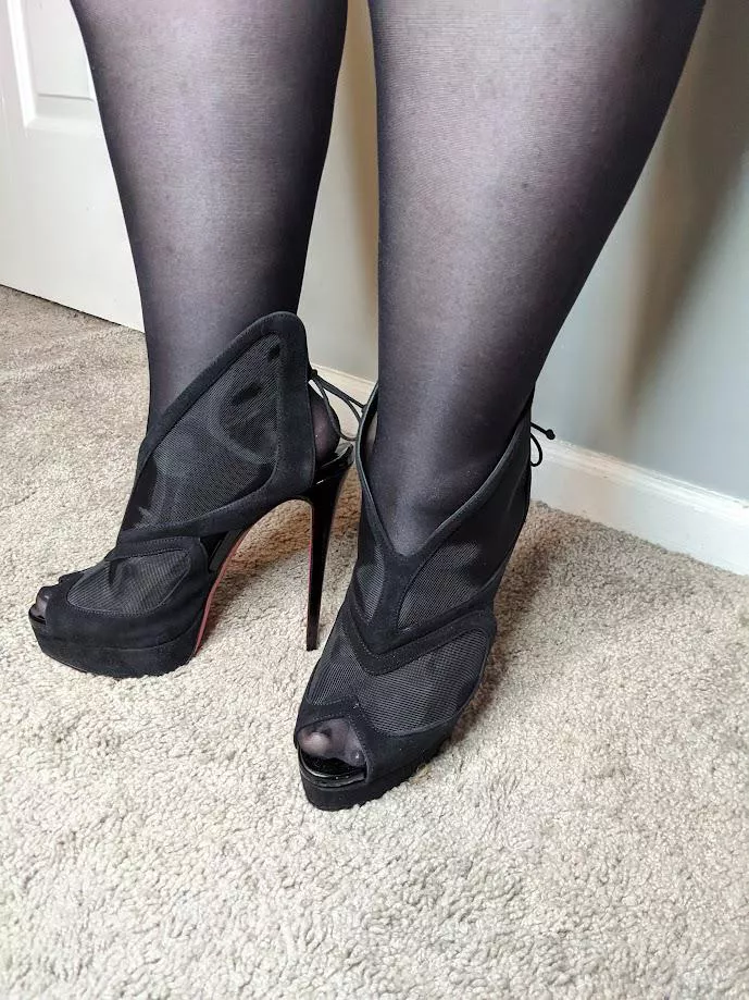 Black Heels and black pantyhose open toe