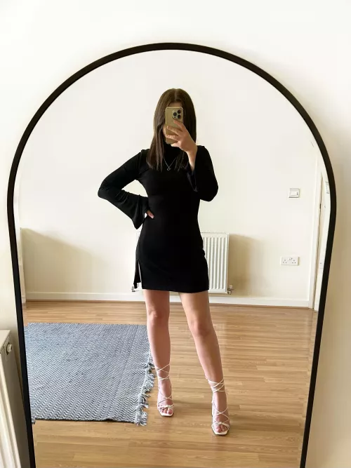 Little black dress & heels - the perfect combo 🖤