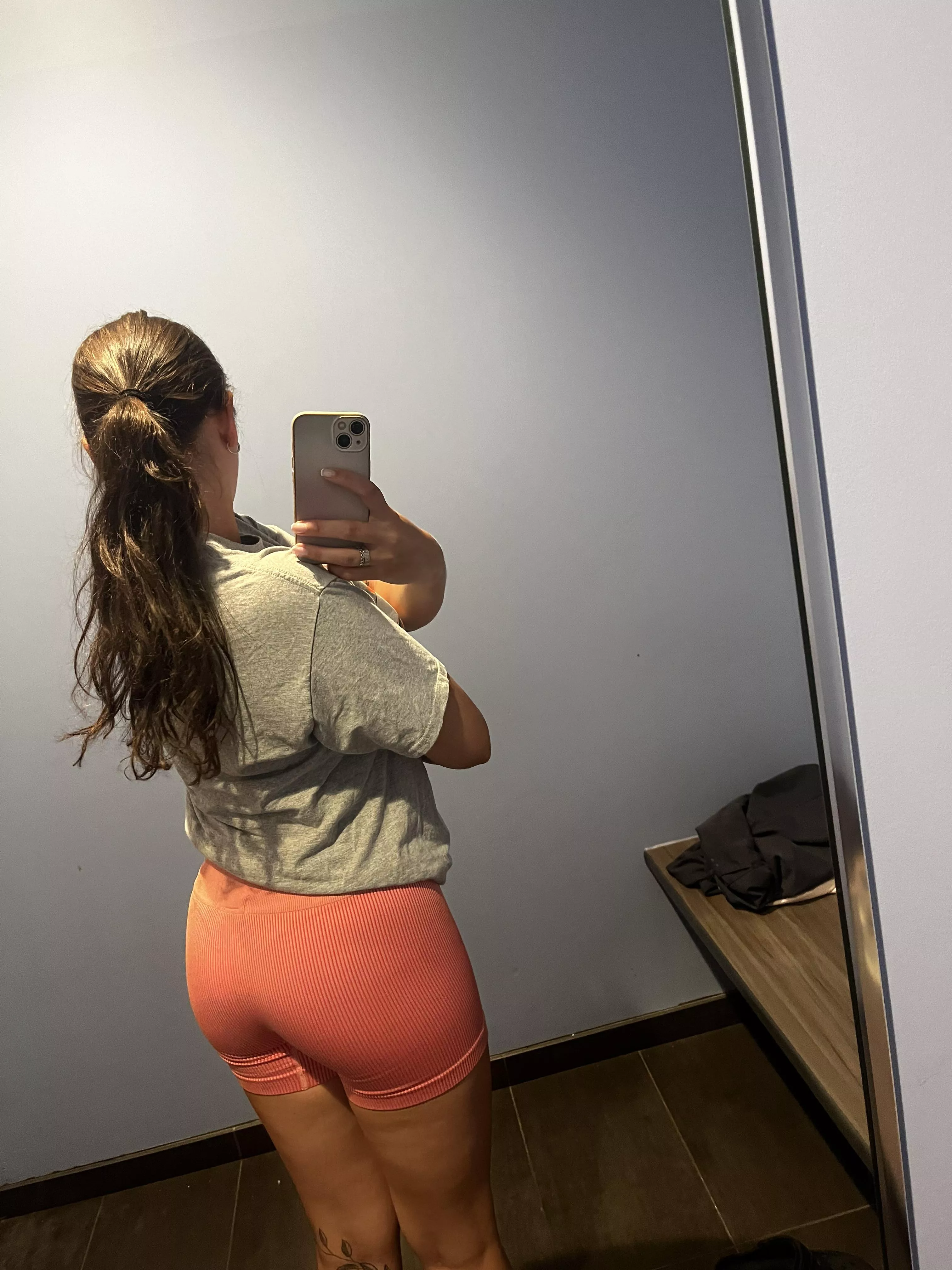 my fragile hands need a deep massage after my long hard gym session💆🏻‍♀️💅🏼🫦