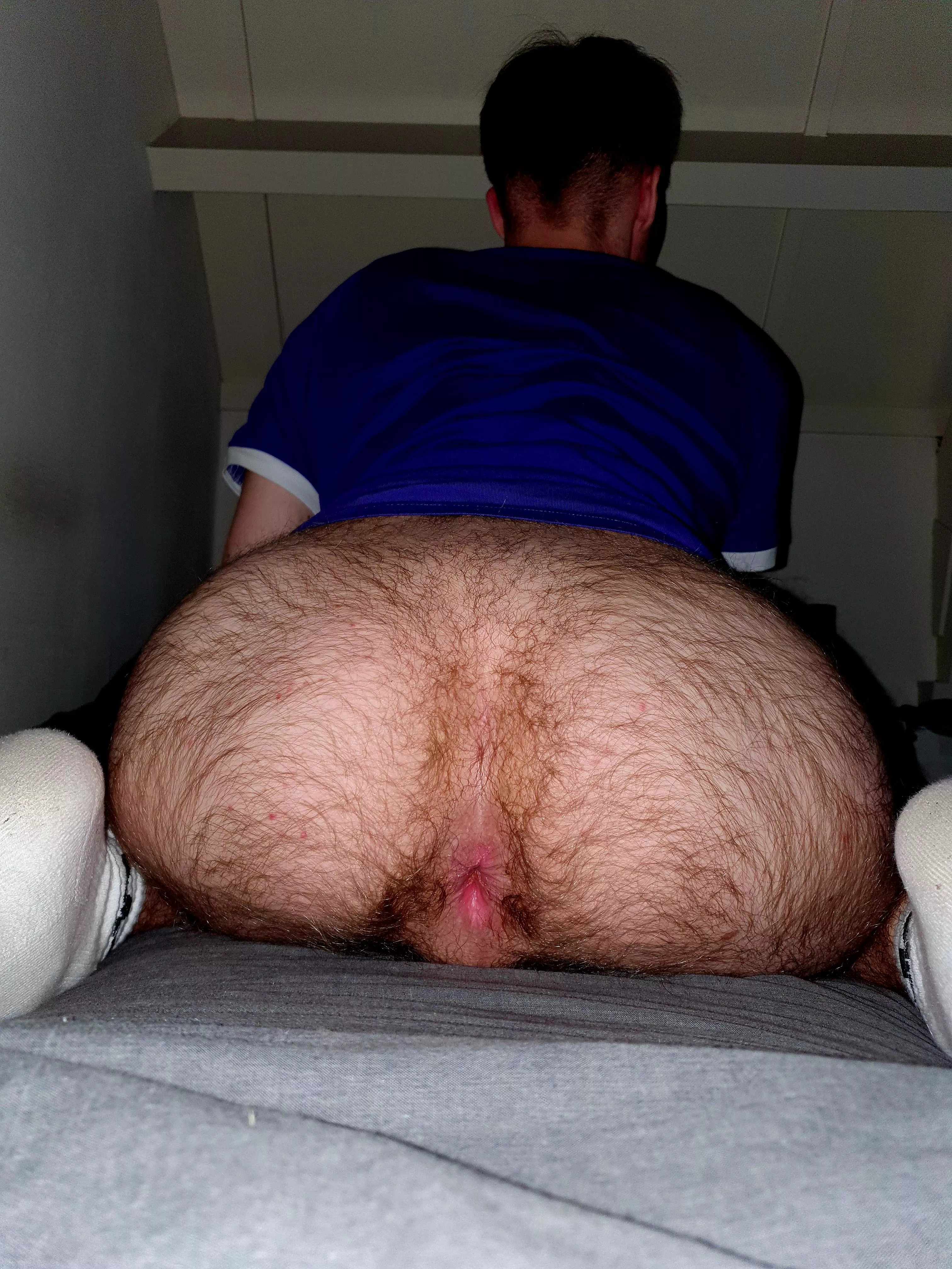 Should men have hairy asses?