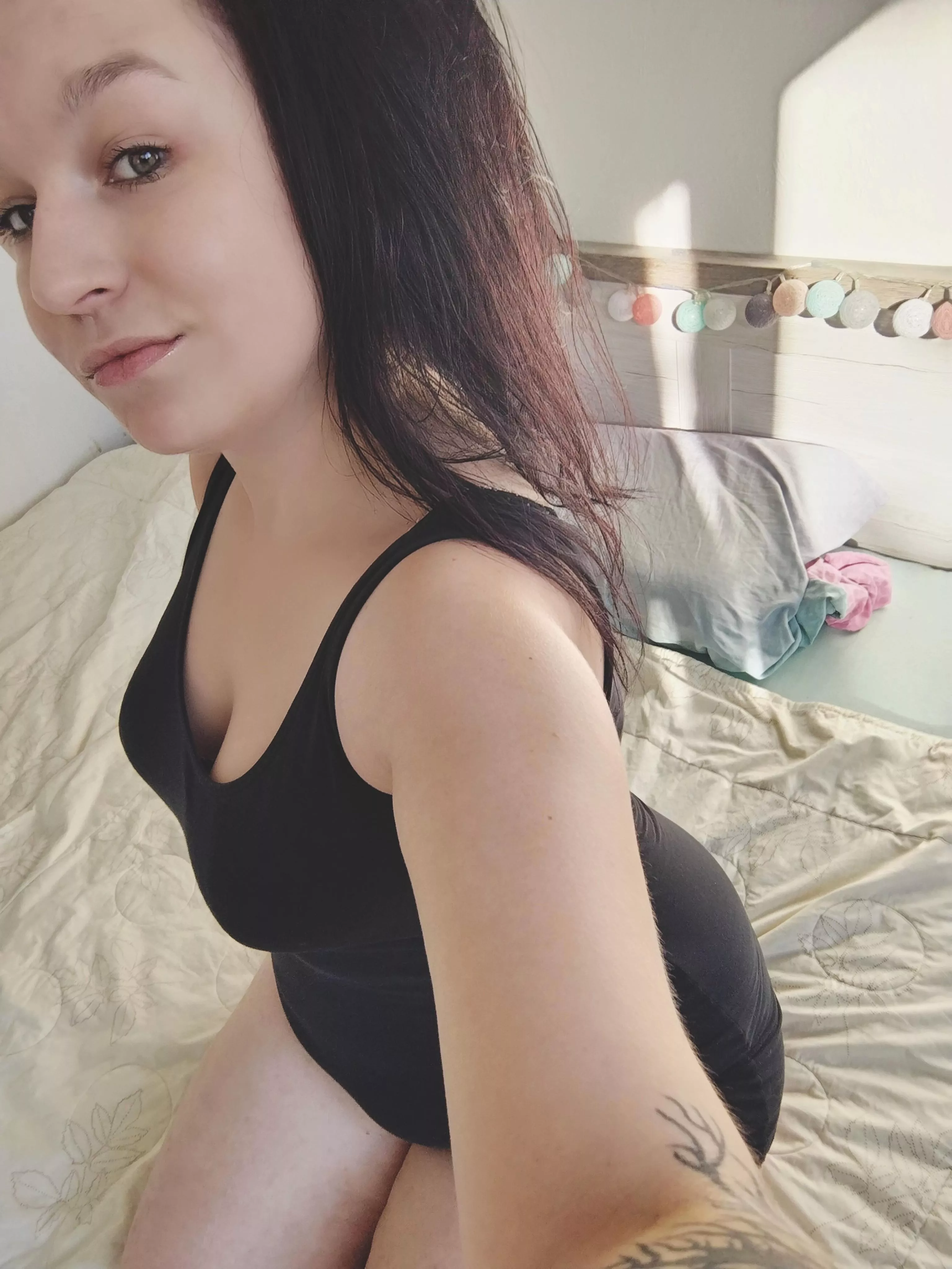 Thick thighs of a [F] 