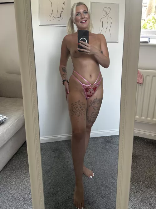 Who doesn’t love a good mirror selfie?