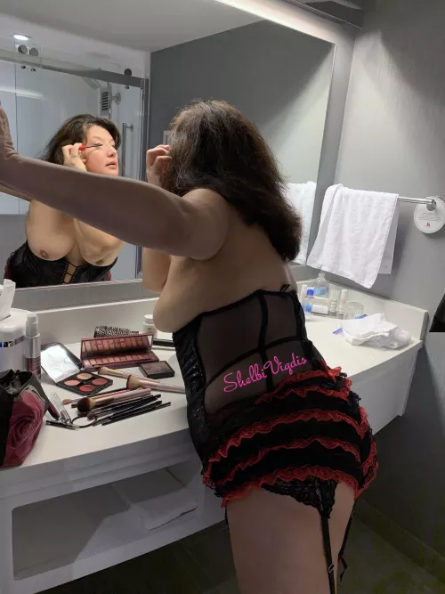 [53][F] - Getting ready for a night out... Or was it a night in...