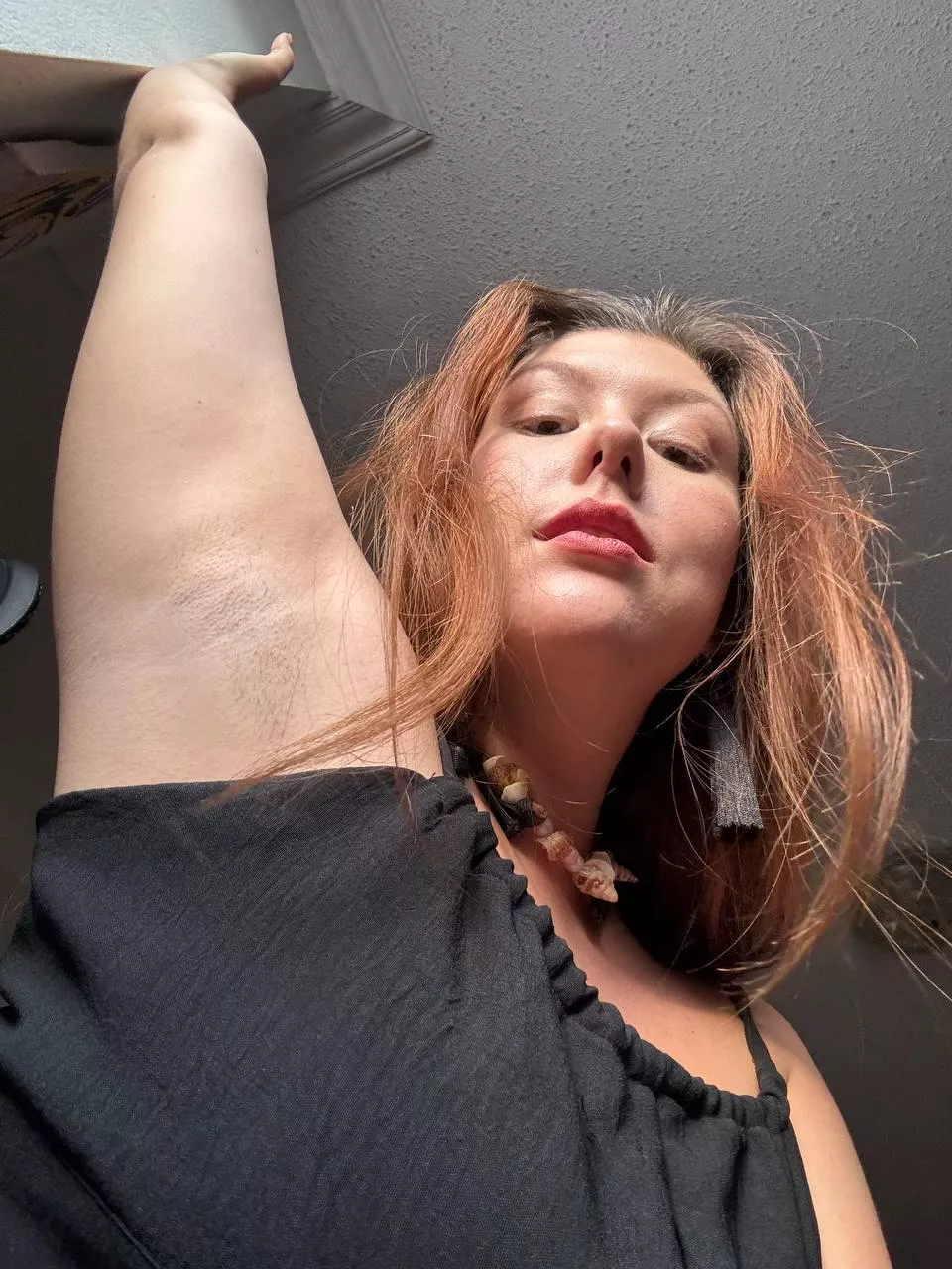 After a night walk I'm so sweaty and I'm too lazy to take a shower