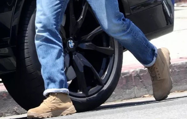 Can anyone ID these boots?