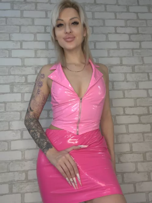 Did you catch a glimpse of something exciting, sweetheart?