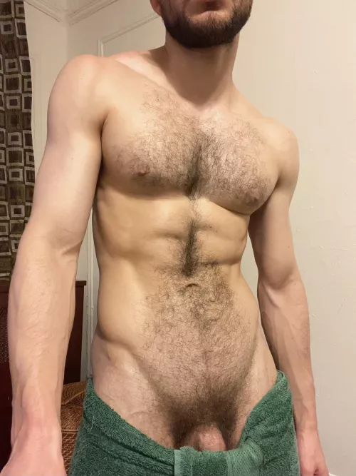 Do the drapes match the carpet? or the towel? 🤔