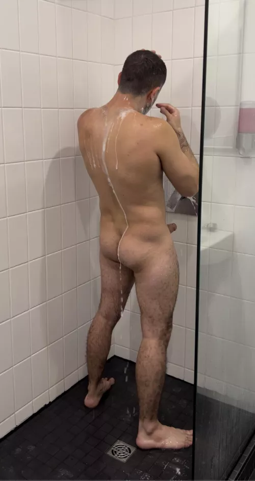 I always leave the door unlocked when I shower at the gym 👀