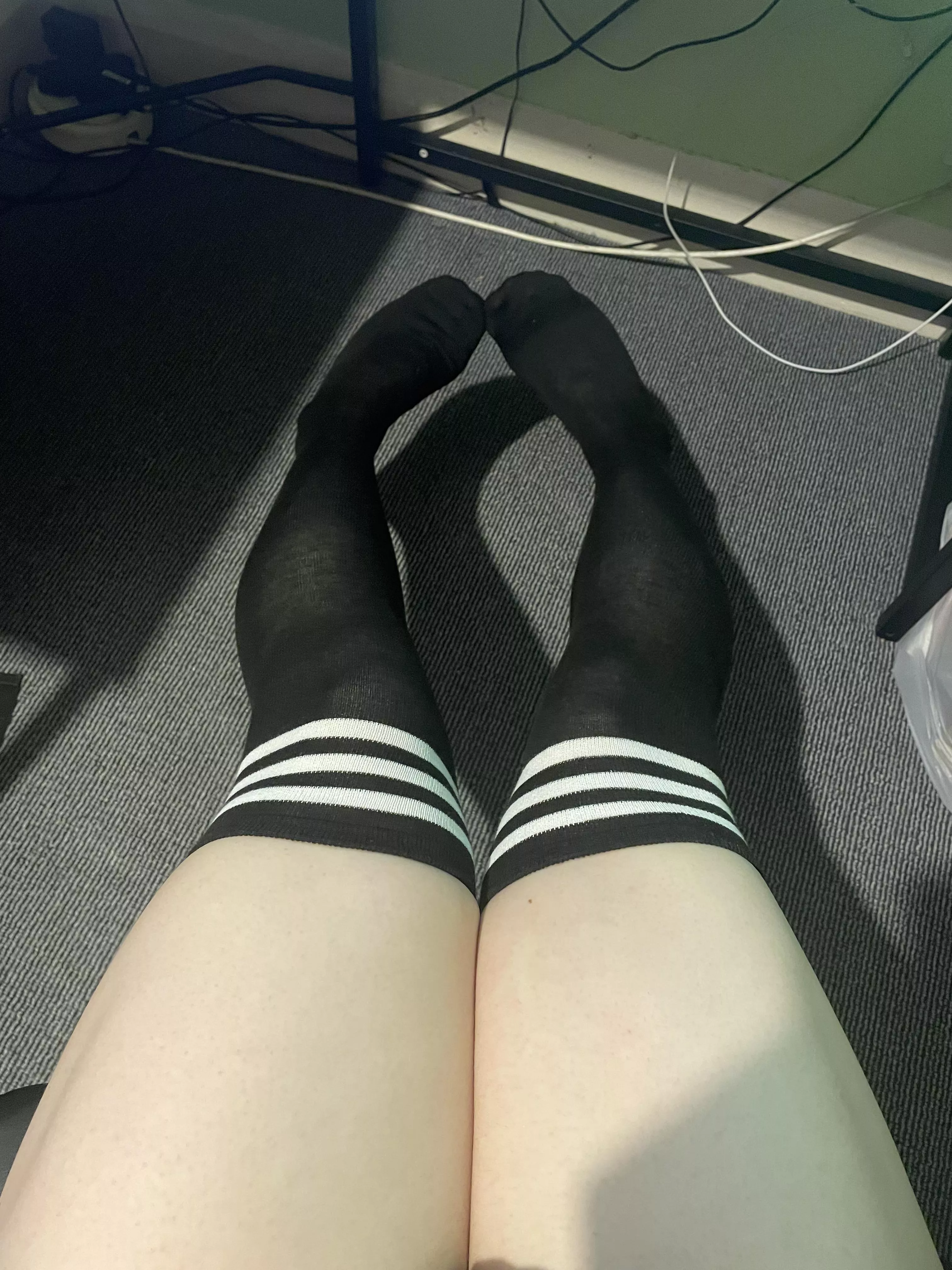 Just a cute girl needing some attention pwease ! 