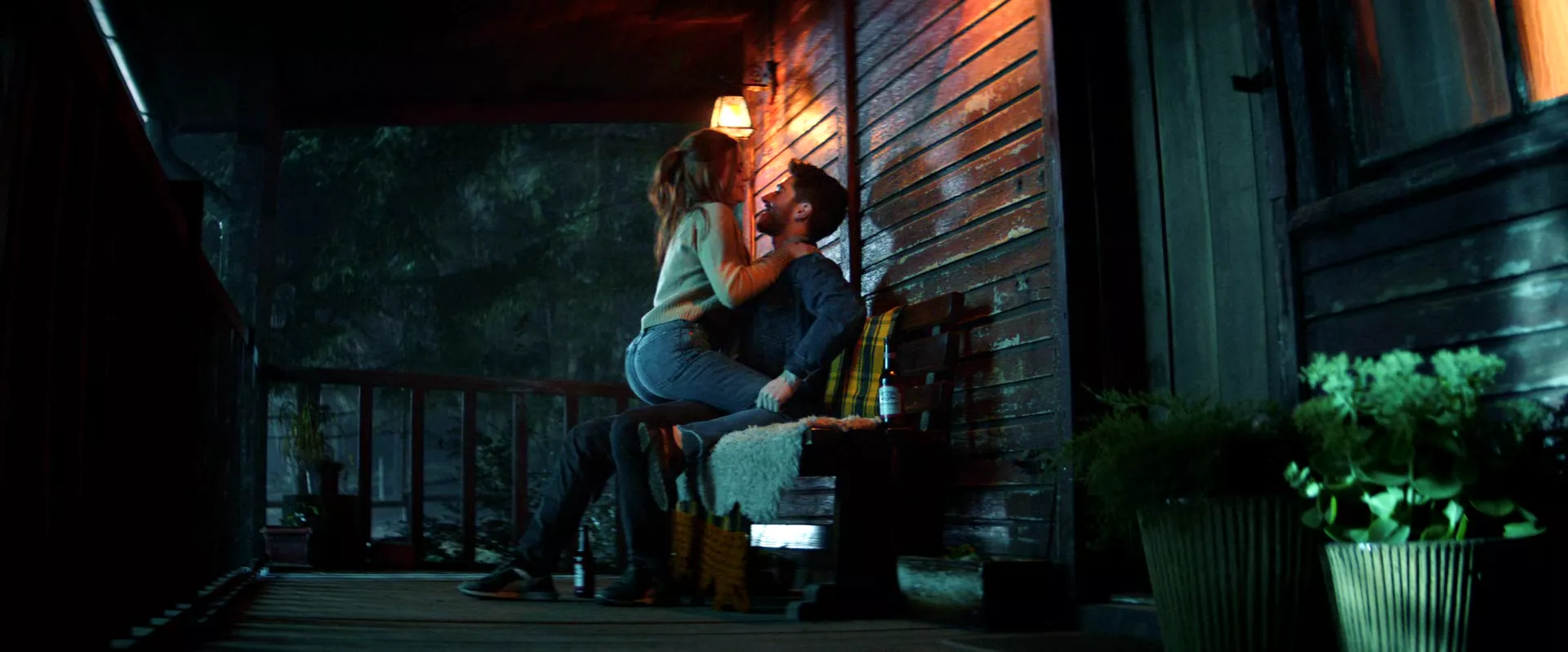 Madelaine Petsch - The Strangers: Chapter 1