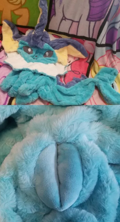 Recently commissioned NSFW fuckable large female feral Pokemon eeveelution Vaporeon with useable fat pussy (Furrysale) [F]