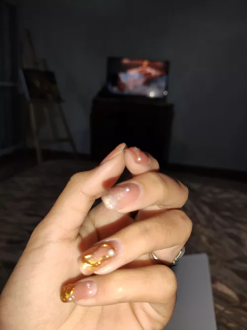 Rembruise mommy's nails 💅