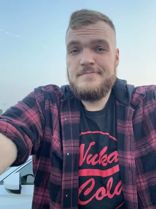 Rocking the Nuka-Cola shirt today! Itβs Fallout Friday :)