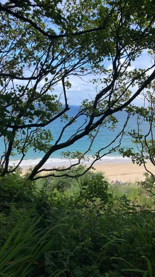 Saw an earlier beach photo here, that reminded me of a beauty spot on my recent holidays! 🩵