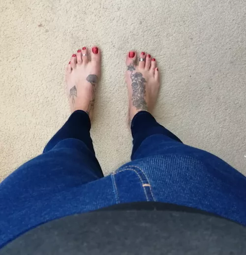 Suck the cherry red toes then unleash the bulge!