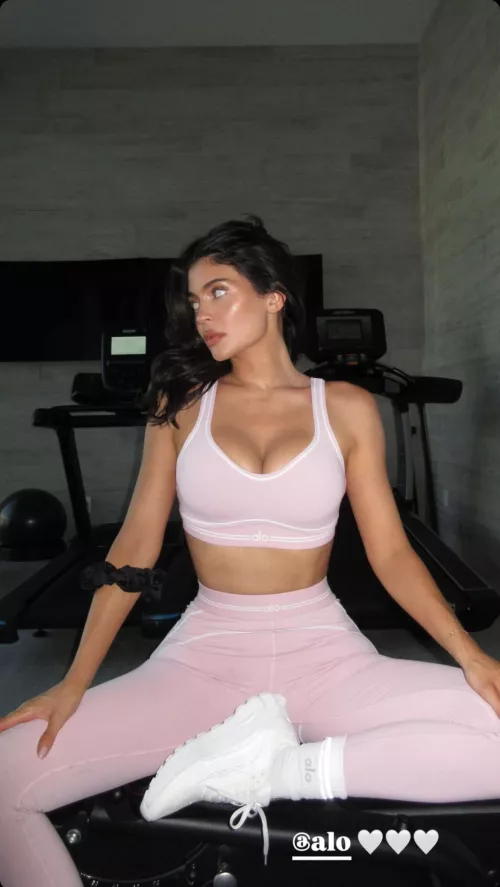 Workout w/ Alo via IG stories 8/25